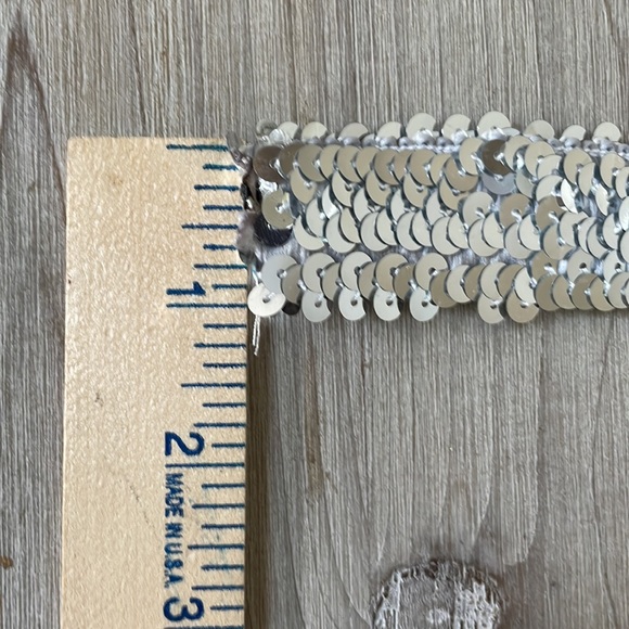 4 NEW Stretch Sequin Headbands - Picture 5 of 6